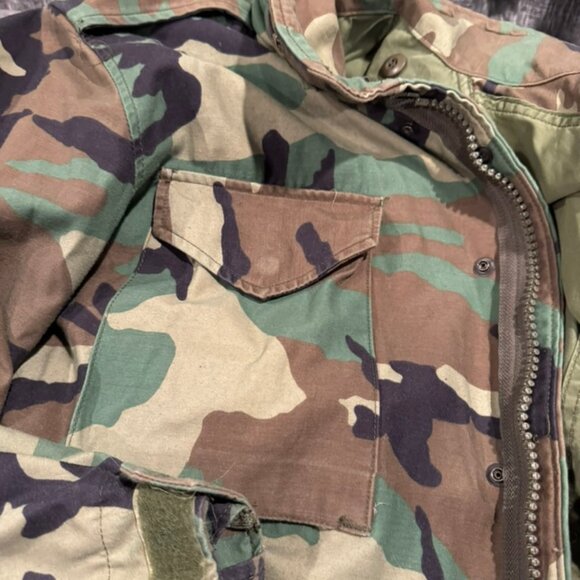 Vintage U.S. Army Cold Weather Field Coat – Woodland Camo – Medium Regular - Picture 5 of 7